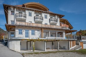 Exterior - Apartment “Treyer 4 Typ B” with Mountain View, Wi-Fi, Balcony & Garden (Terenten / Pustertal)