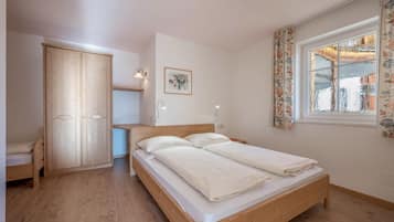 1 bedroom, free WiFi, bed sheets