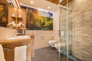 Dusch, hårtork och handdukar