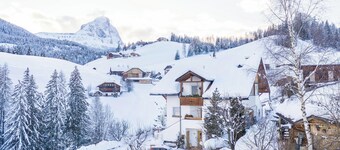 Appartement de vacances A dans la maison Belodei avec vue sur les montagnes et Wi-Fi