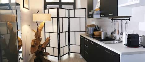 Kühlschrank, Mikrowelle, Ofen, Herdplatte