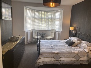 6 bedrooms, iron/ironing board, free WiFi, bed sheets