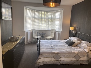 6 bedrooms, iron/ironing board, free WiFi, bed sheets