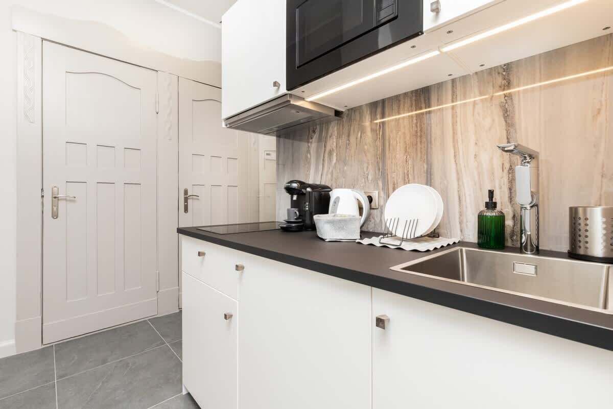 Fridge, microwave, stovetop, coffee/tea maker