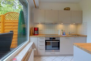 Kühlschrank, Mikrowelle, Ofen, Geschirrspüler