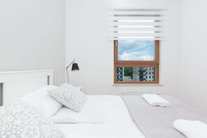 1 habitación, tabla de planchar con plancha, cuna de viaje y wifi 