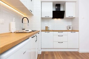 Fridge, stovetop, dishwasher, electric kettle