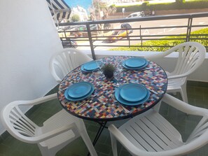 Outdoor dining - Beautiful apartment facing the sea (Mont-roig del Camp)