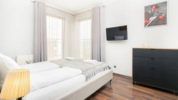 1 bedroom, desk, iron/ironing board, WiFi