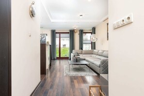 TV, Netflix, streaming services, offices - Drzewieckiego 10 Gdańsk | Functional One-Bedroom Apartment | Remote Working (Gdansk)