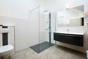 Haartrockner, Seife, Toilettenpapier