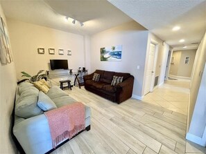 Flat-screen TV - 902 Sanibel - Oceanfront Panoramic Views (Daytona Beach Shores)
