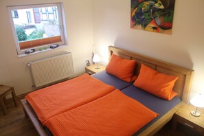 2 bedrooms, travel cot, WiFi, bed sheets