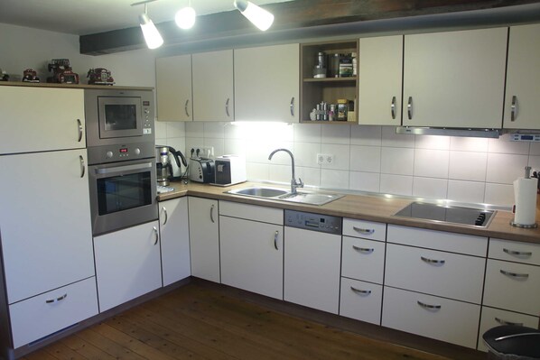 Køleskab, mikrobølgeovn, ovn, opvaskemaskine