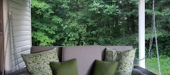 Restored 1800s Farmhouse in Beautiful Hocking Hills