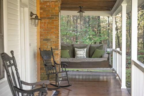 Restored 1800s Farmhouse in Beautiful Hocking Hills