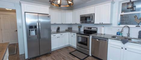 ثلاجة، ميكروويف، فرن، موقد طهي مسطح