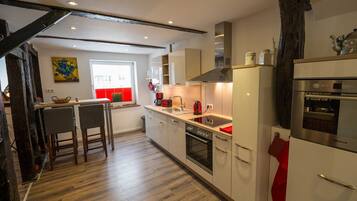 Réfrigérateur, micro-ondes, four, lave-vaisselle