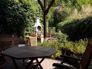 Unclassified image, 4 of 17, button