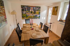 Unclassified image, 5 of 17, button