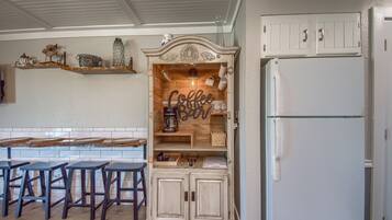 Kondominium, 2 kamar tidur | Dapur pribadi | Lemari es, microwave, oven, dan kompor