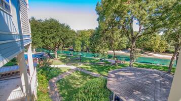 Condo, 2 Bedrooms | Property grounds