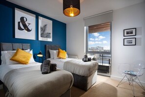 3 bedrooms, iron/ironing board, Internet, bed sheets - Plymouth Sea-View PENTHOUSE-Habita Property (England)