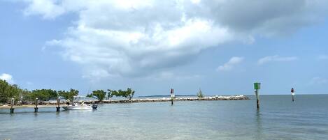 ビーチの近く、サンラウンジャー、ビーチタオル