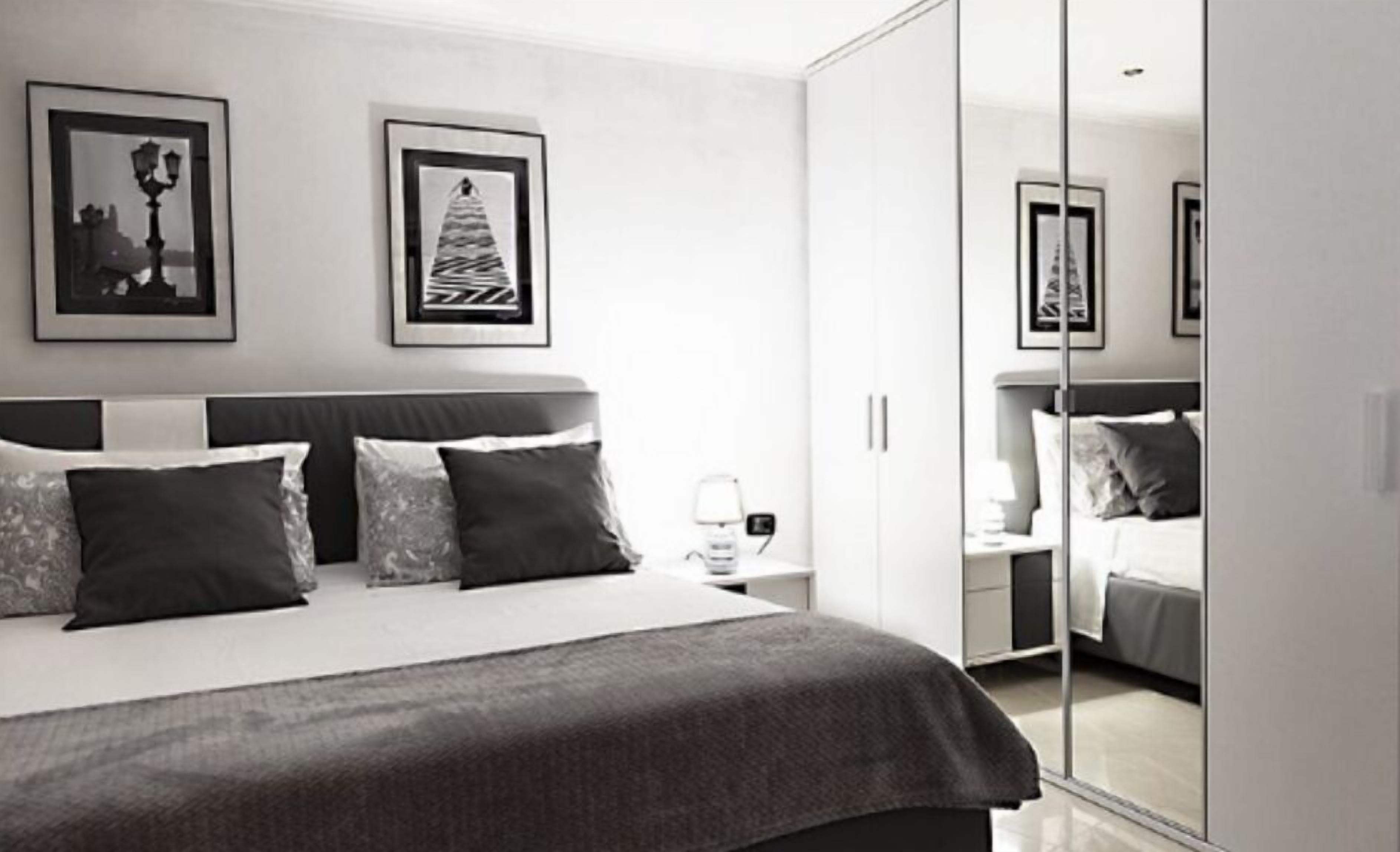 3 室のベッドルーム、WiFi (無料)、ベッドシーツ