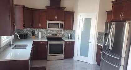 Stylish Heritage Apt Ideal For Long Stays - 3 BR with Jacuzzi