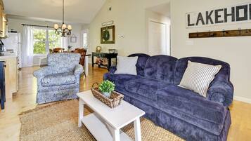 TV, fireplace, DVD player, books