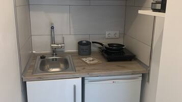 Fridge, microwave, stovetop, coffee/tea maker