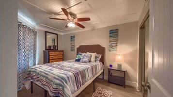 2 bedrooms, iron/ironing board, WiFi, bed sheets