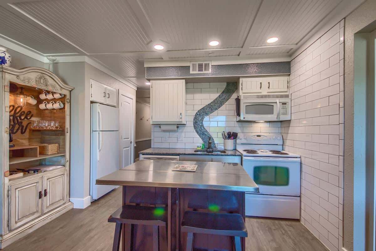 Microwave, oven, stovetop, dishwasher