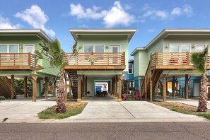 Exterior - Island style bungalow. Community Pool! Close to the Beach! (Port Aransas)