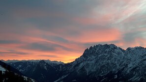 A mountainous landscape with snow-covered peaks and a sunset sky. - Wohnung Ost - Haus Lukasser (Kosten)