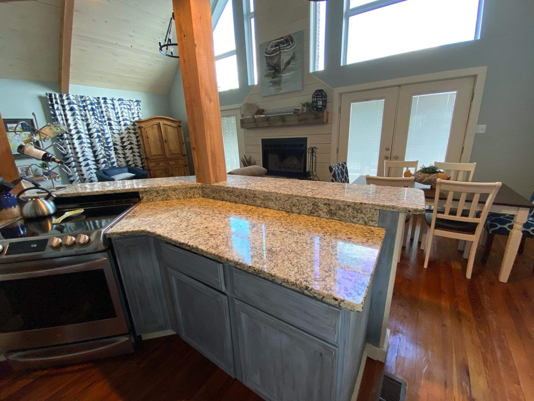 Big Blue at Lake Martin! Family Lake Home, 2 masters, Bedswing, Firepit