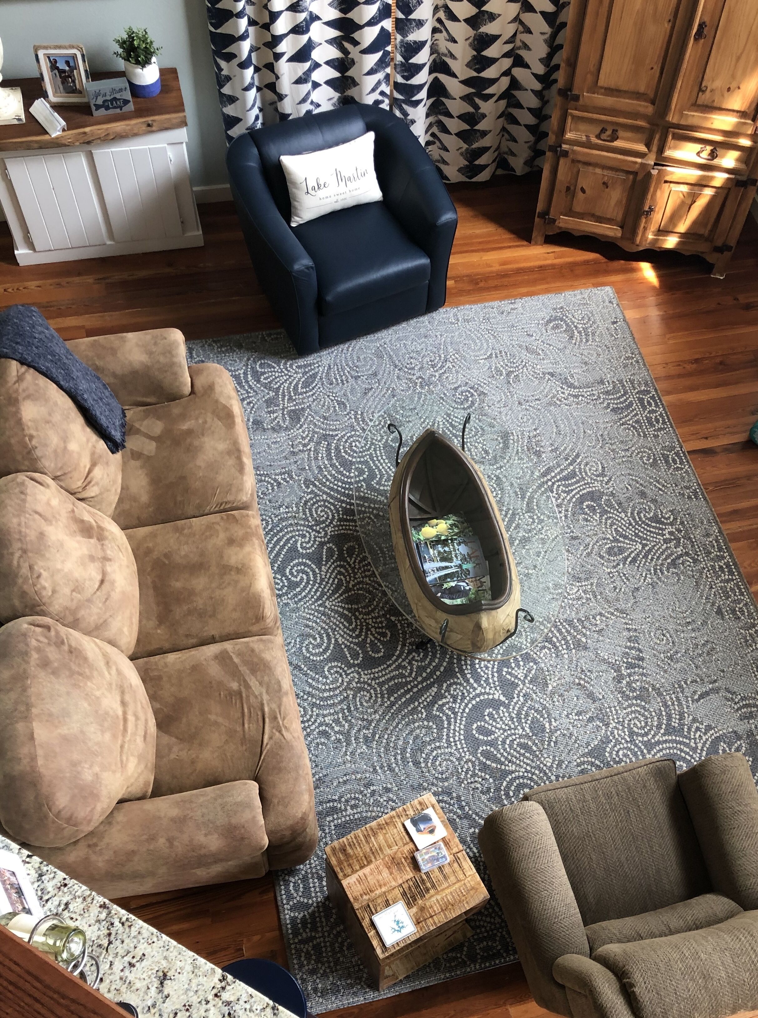 Big Blue at Lake Martin! Family Lake Home, 2 masters, Bedswing, Firepit