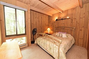 3 bedrooms, travel cot, free WiFi, bed sheets