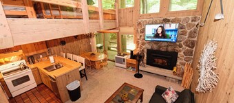 Spacious Kearsarge Woods Unit w Association Pool & Tennis 2 Mins to Downtown