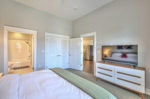 1 slaapkamer, een strijkplank/strijkijzer, reisbedje, gratis wifi