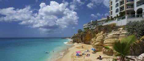 Am Strand, Liegestühle, Strandtücher