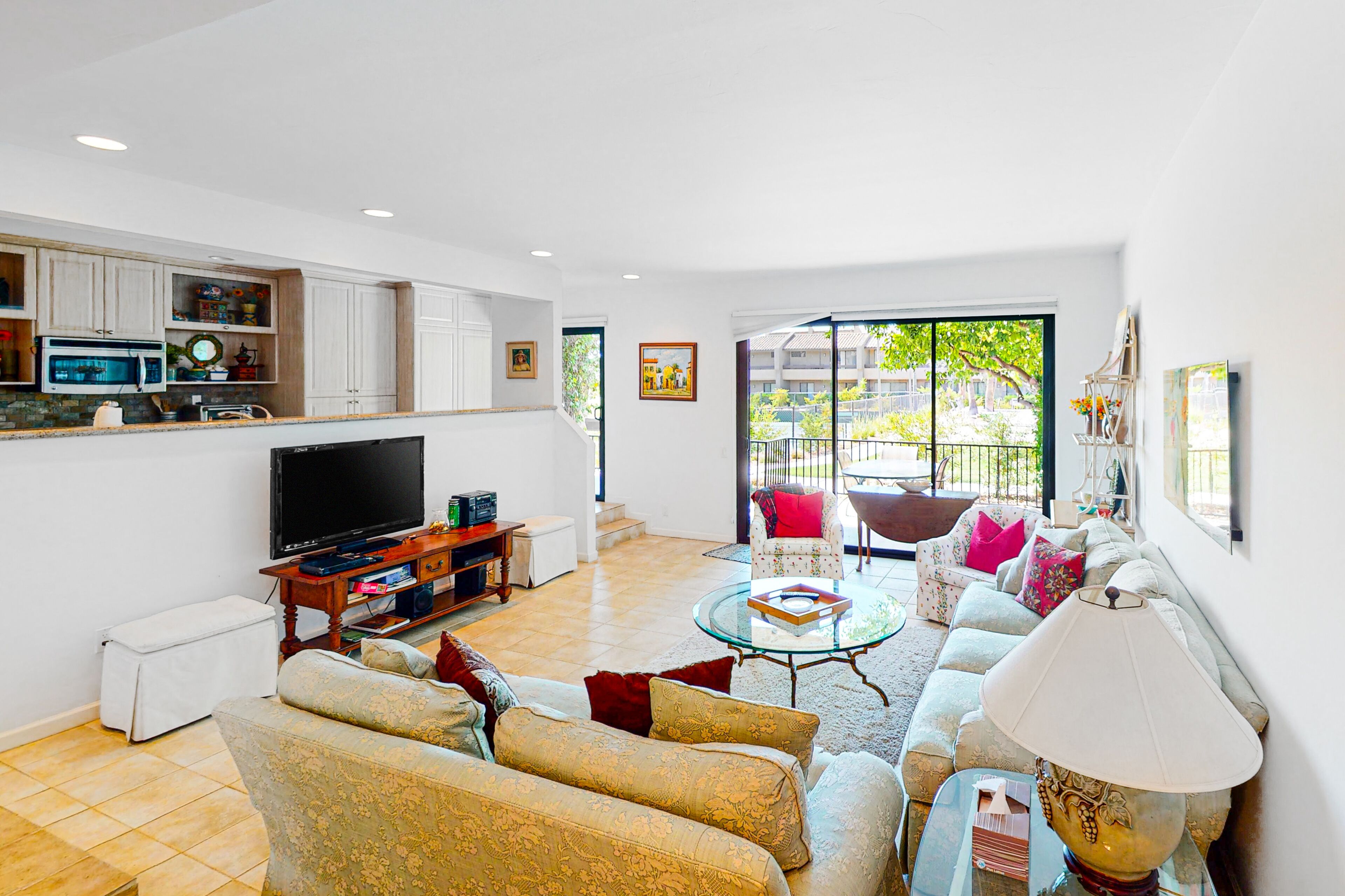 Two-story condo w/ three patios & shared pool/tennis - walk downtown