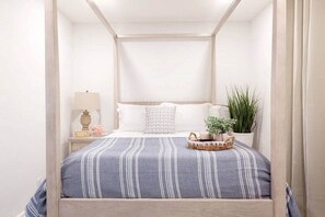 2 chambres, coffres-forts dans les chambres, fer et planche à repasser