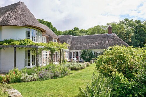 Combining luxury, elegance, and tranquility, a stay at this magnificent country lodge in the heart of Dorset promises to be a truly memorable experience. Accommodates up to 14 guests,