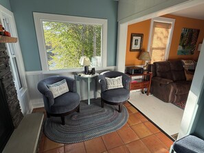 Smart TV, fireplace, DVD player, books