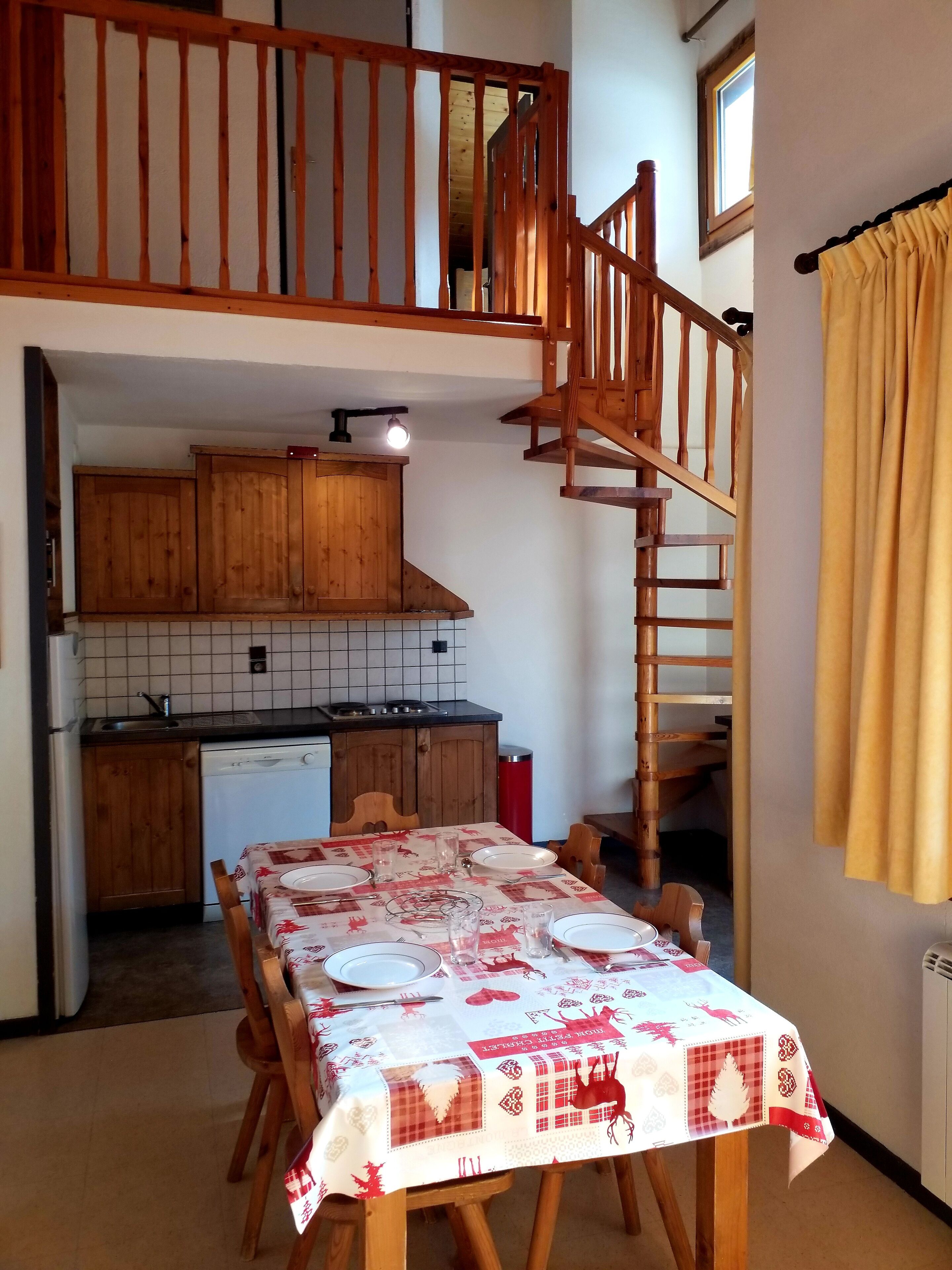 Very bright duplex located 150 m from the foot of the Val Cenis Lanslebourg slope