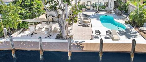 Alberca al aire libre y alberca climatizada