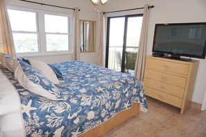 1 bedroom, iron/ironing board, free WiFi, bed sheets - Gulf Strand Resort 506 Gulf View Heated Pool (St Pete Beach)