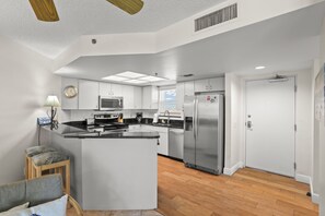 Fridge, microwave, oven, stovetop - 🌿 Select View Condo — Gulf Strand Resort, St. Pete Beach (St Pete Beach)